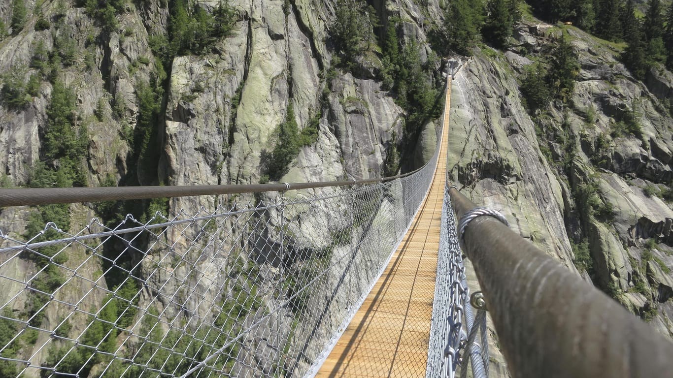 Die Hängebrücke Aspi-Titter in der Schweiz