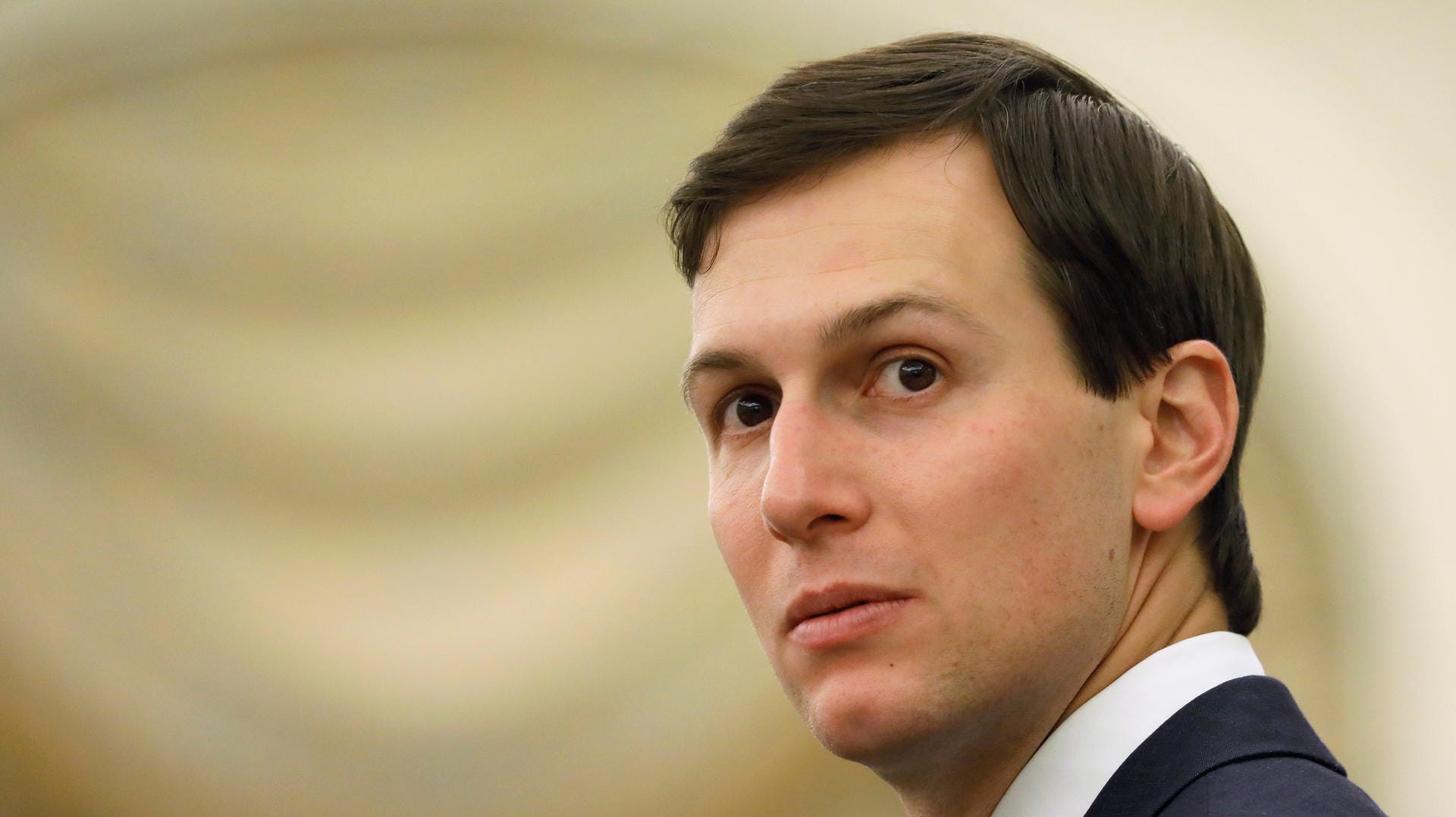 Donald Trumps Schwiegersohn und Berater Jared Kushner hat vier Treffen mit Russen während des US-Wahlkampfes und kurz danach eingestanden. Donald Trumps Schwiegersohn und Berater Jared Kushner hat vier Treffen mit Russen während des US-Wahlkampfes und kurz danach eingestanden.
