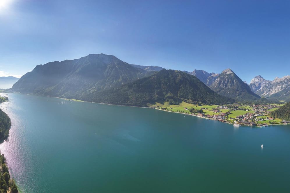 Der Achensee ist teilweise bis zu 133 Meter tief und der größte See Tirols.