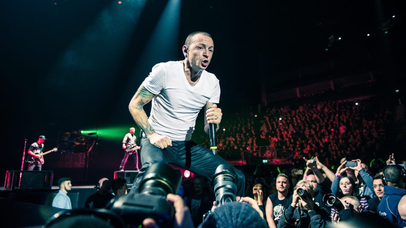 Die Band Linkin Park verabschiedet sich emotional von Chester Bennington.