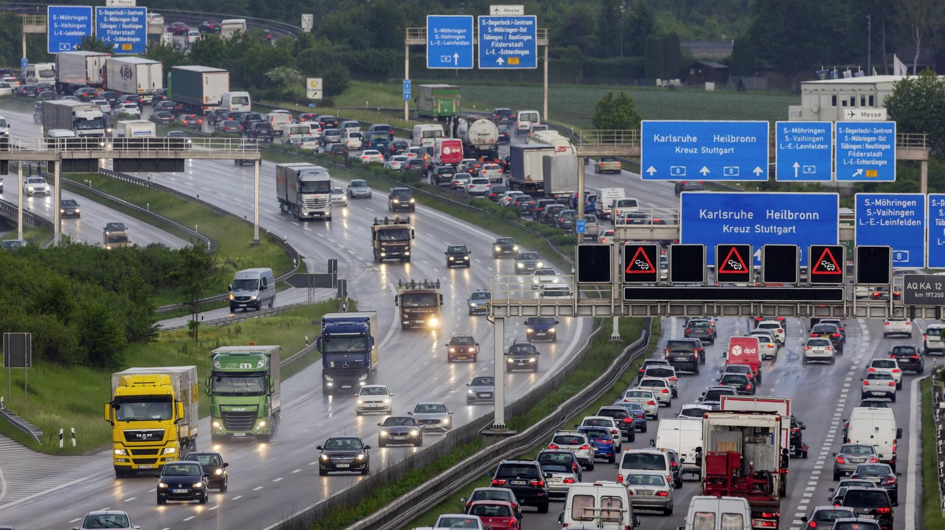 Mit Bayern und Baden-Württemberg schließt sich der Kreis: Da alle Bundesländer nun in den Sommerferien sind, liegt es nahe, dass es deutschlandweit vermehrt zu Staus kommt.