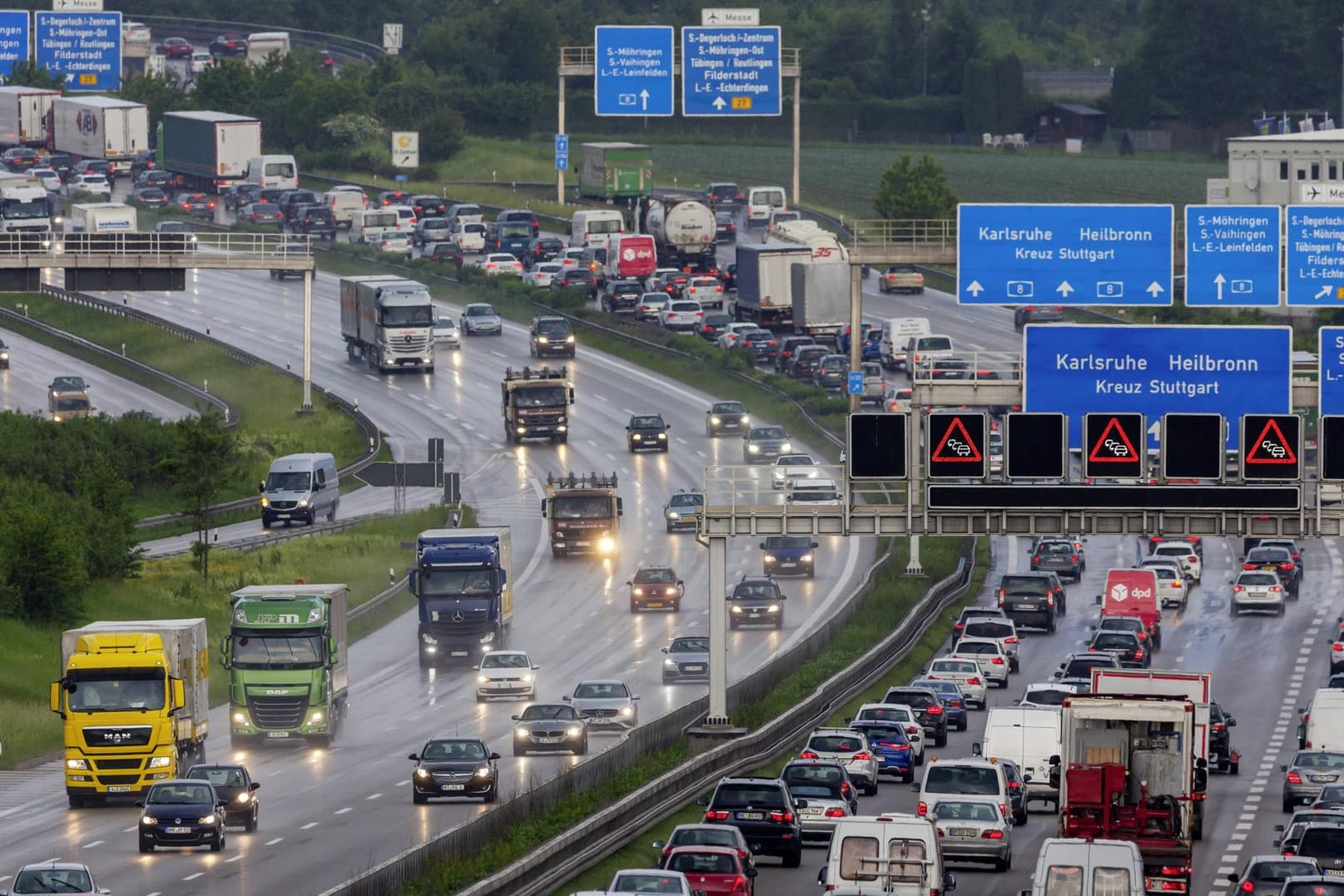 Mit Bayern und Baden-Württemberg schließt sich der Kreis: Da alle Bundesländer nun in den Sommerferien sind, liegt es nahe, dass es deutschlandweit vermehrt zu Staus kommt.