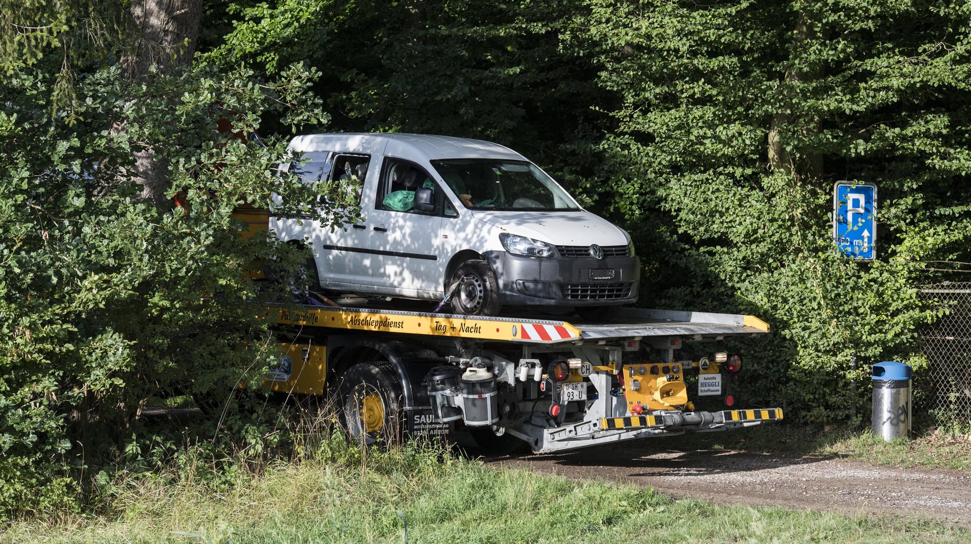 Das Auto, in dem der Angreifer in den letzten Wochen in den Wäldern lebte, wurde von der Polizei beschlagnahmt.