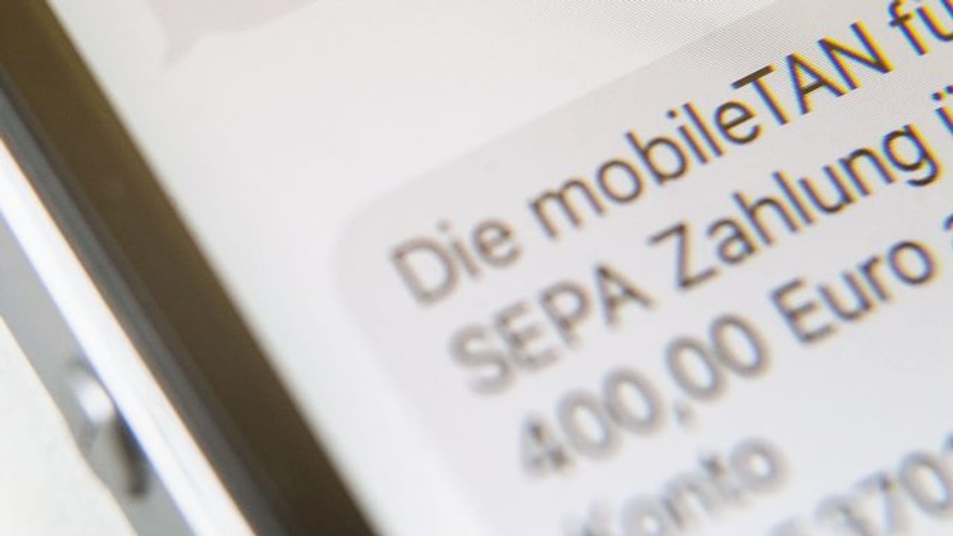 Dürfen die Banken für jede SMS extra kassieren? Nein, sagt der Bundesgerichtshof.