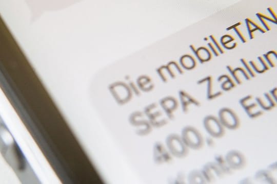 Dürfen die Banken für jede SMS extra kassieren? Nein, sagt der Bundesgerichtshof.