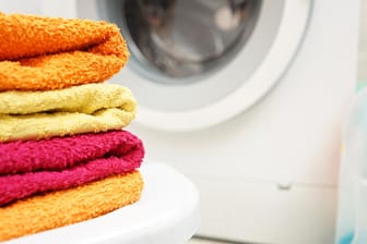 Geschirrspül-Tab macht die Waschmaschine sauber