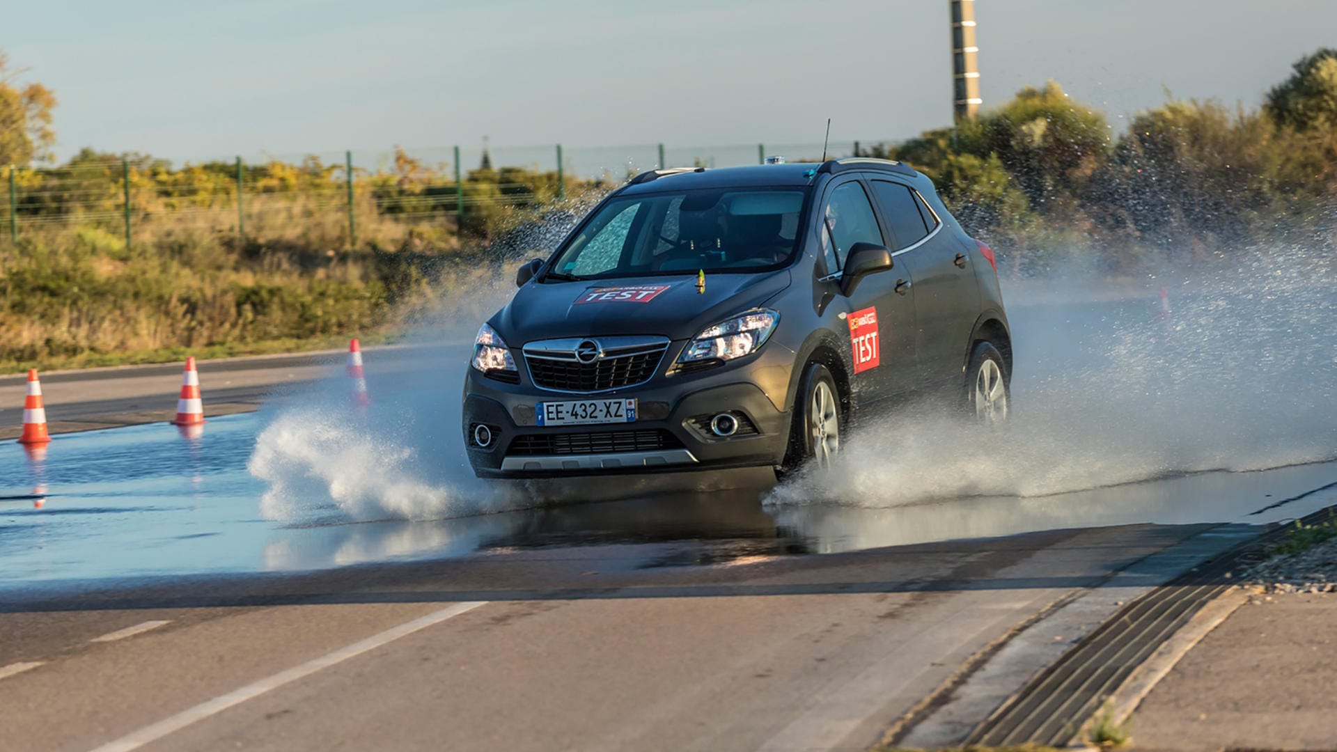 Risiko für SUV: Grobstolliges Reifenprofil ist nur etwas für echte Geländewagen.