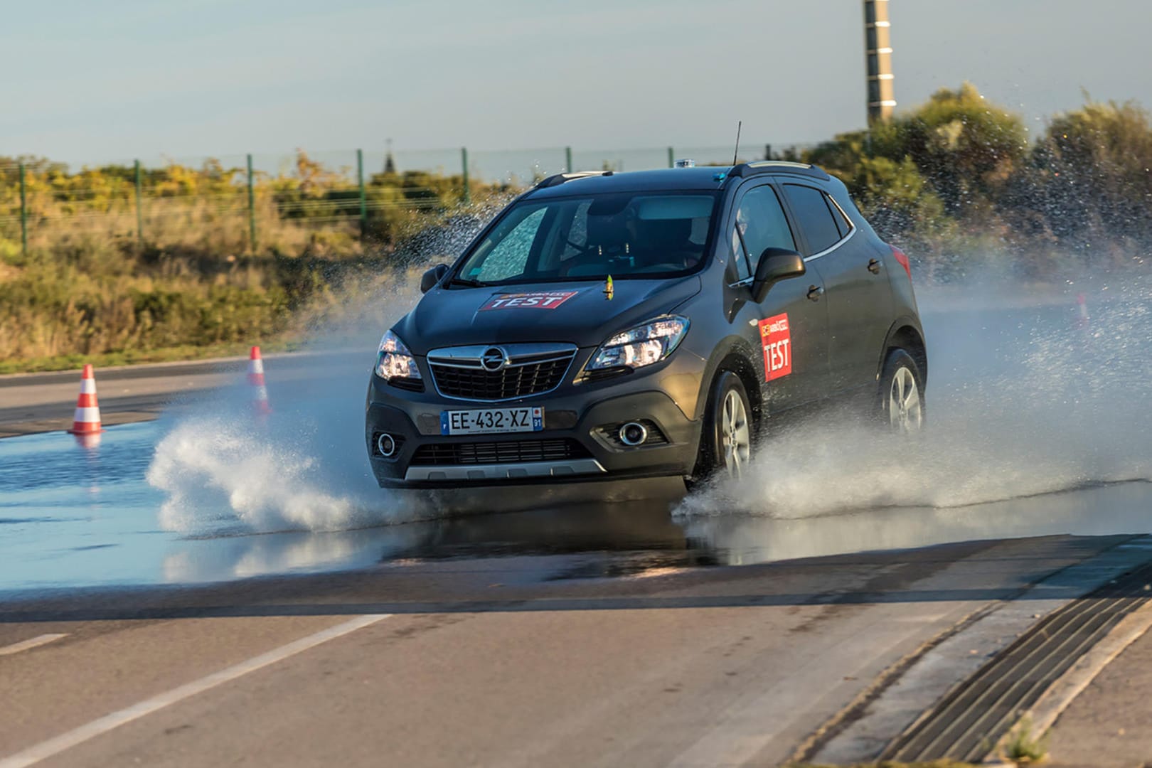 Risiko für SUV: Grobstolliges Reifenprofil ist nur etwas für echte Geländewagen.