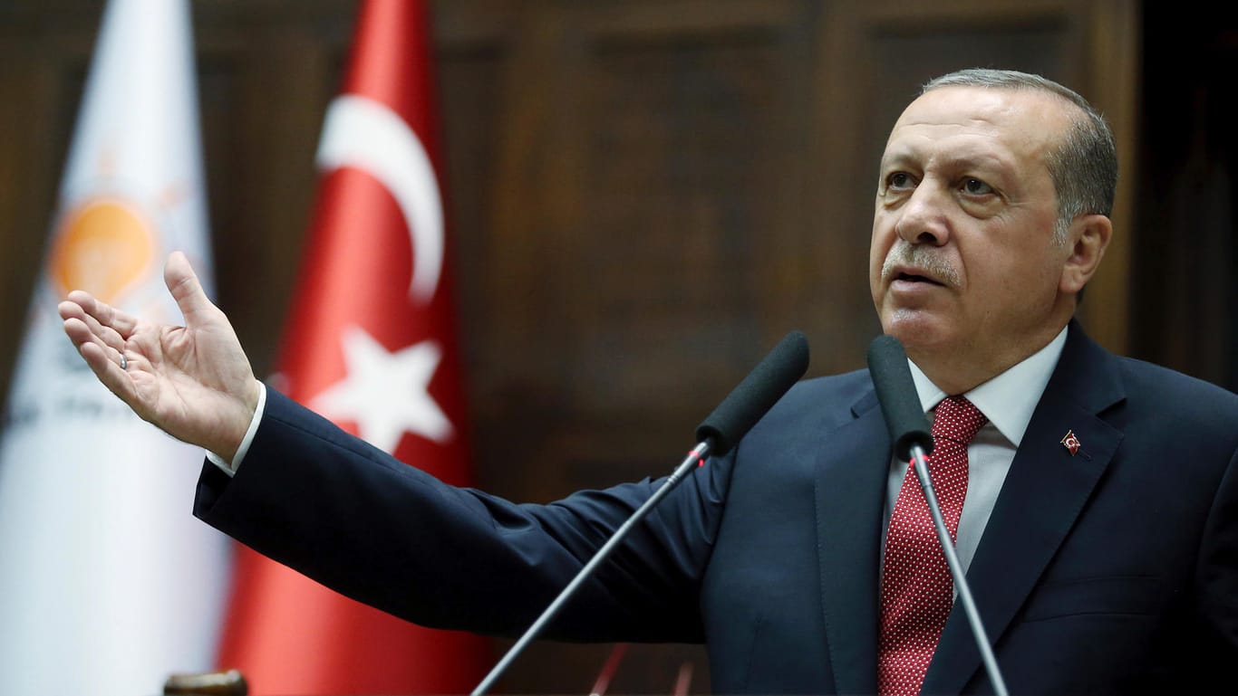 Recep Tayyip Erdogan hält eine Rede im türkischen Parlament in Ankara.