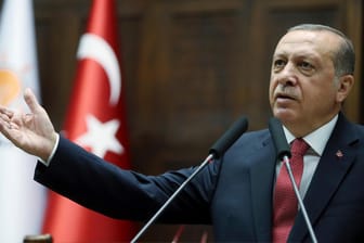 Recep Tayyip Erdogan hält eine Rede im türkischen Parlament in Ankara.