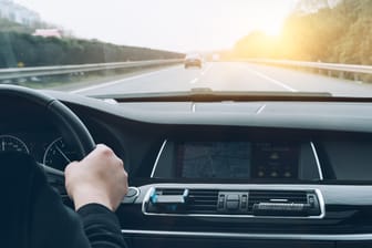 Wer jeden Tag mehr als zwei Stunden mit dem Auto fährt, könnte dadurch seine Intelligenz verringern. Das behauptet eine aktuelle Studie.