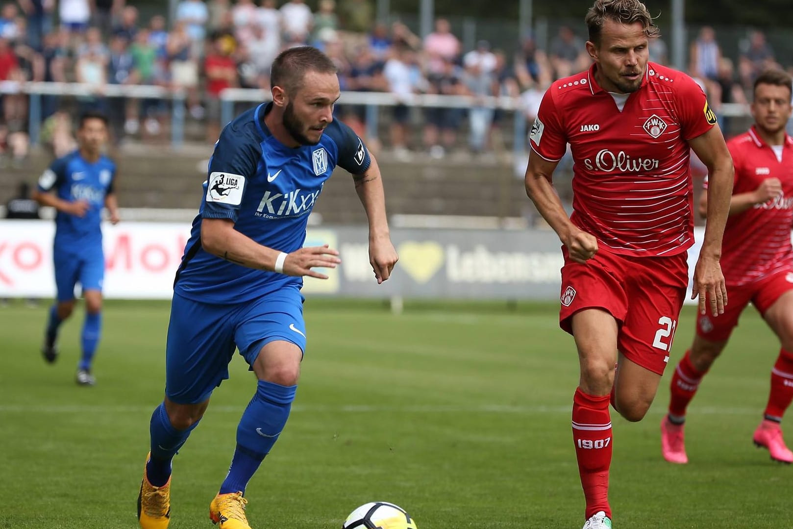 Der SV Meppen um Marius Kleinsorge (l.) und Sebastian Schuppans Würzburger Kickers trennten sich Remis.