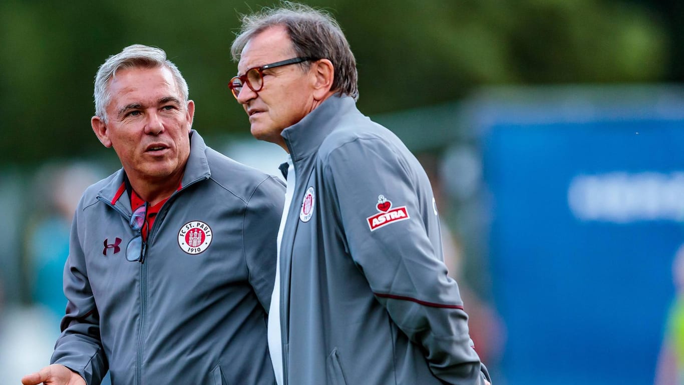 Der neue und der alte Cheftrainer: Olaf Janßen (l.) mit Ewald Lienen