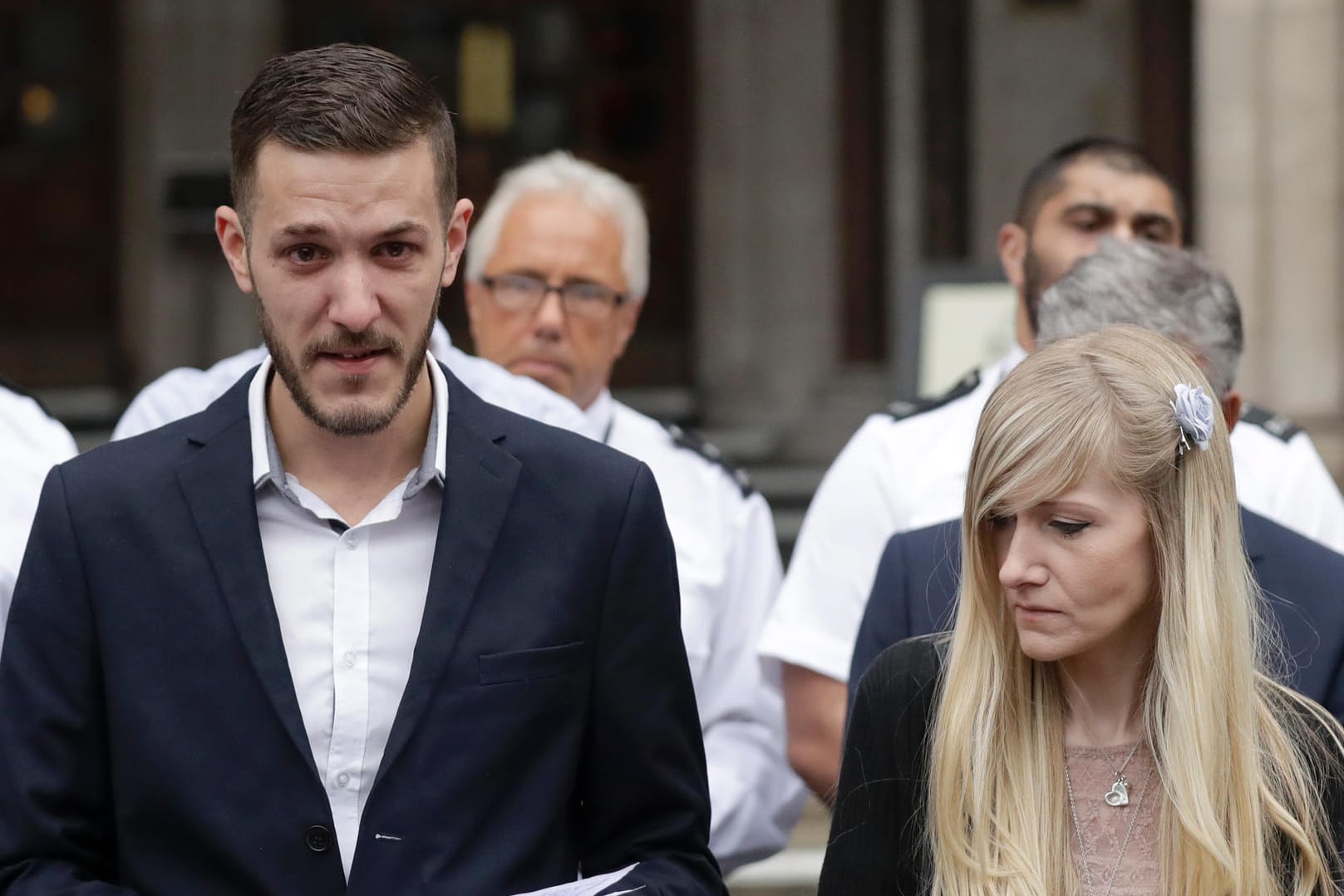 Chris Gard und Charlie Gard, die Eltern von Charlie, vor dem High Court in London.