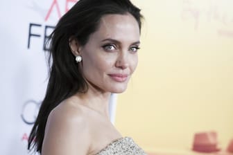 Angelina Jolie gesteht, dass die Trennung von Brad Pitt sehr schwer war.