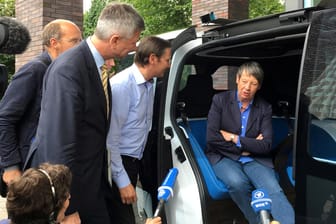 Umweltministerin Barbara Hendricks bei ihrem Besuch in Wolfsburg beim VW-Konzern.