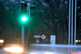 Wer ist an einem Auffahrunfall bei grün leuchtender Wechsellichtanlage eigentlich schuld?