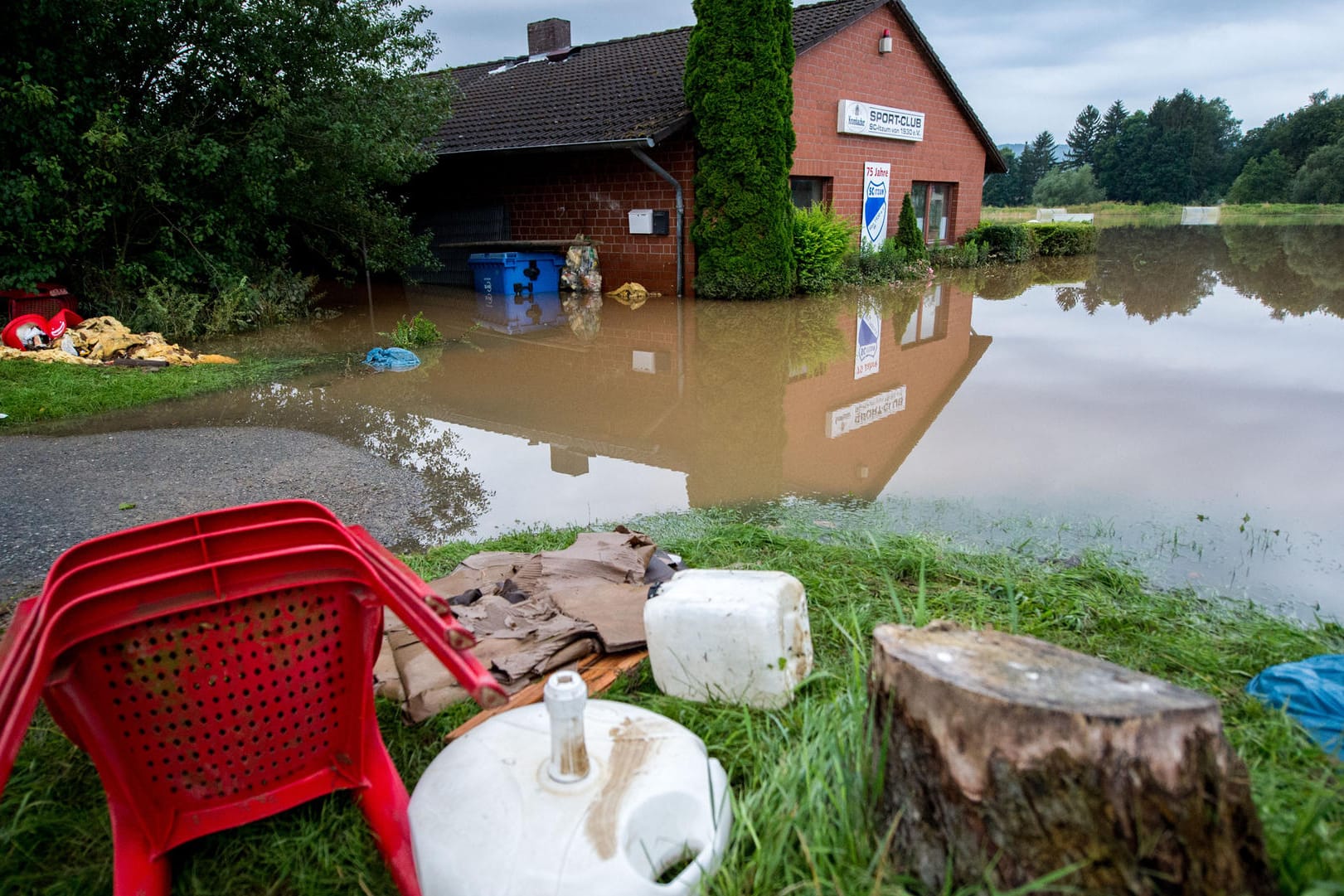 Das Vereinsheim des SC Itzum (Hildesheim) ist stark vom Hochwasser betroffen.