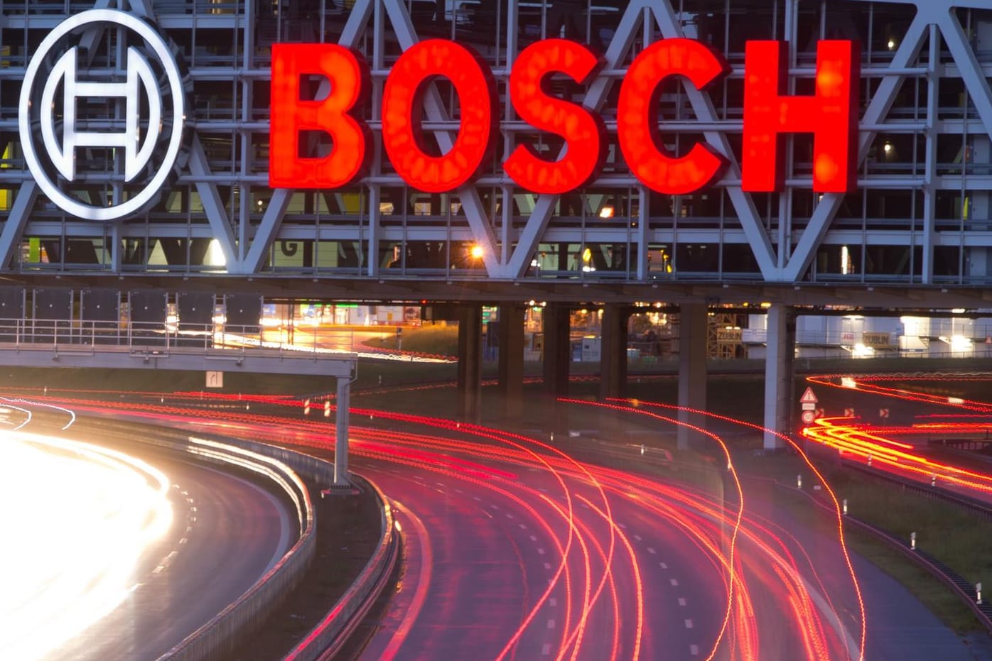 Das Universaltalent der Autozulieferer gerät immer mehr in den Sog aus Abgas- und Kartell-Skandal.
