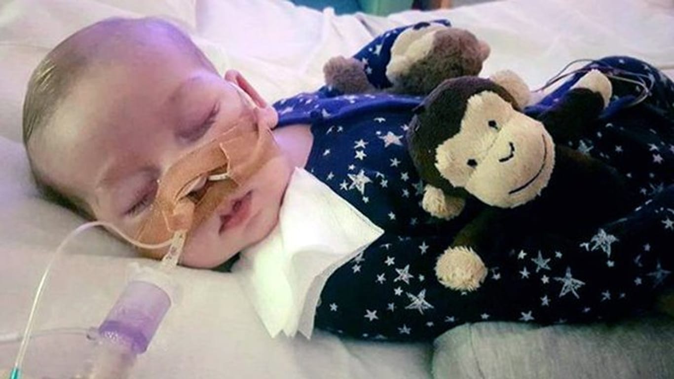 Das von der Familie zur Verfügung gestellte undatierte Foto zeigt das Baby Charlie Gard in der Kinderklinik Great Ormond Street Hospital in London.