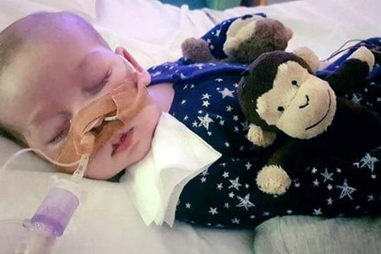 Das von der Familie zur Verfügung gestellte undatierte Foto zeigt das Baby Charlie Gard in der Kinderklinik Great Ormond Street Hospital in London.