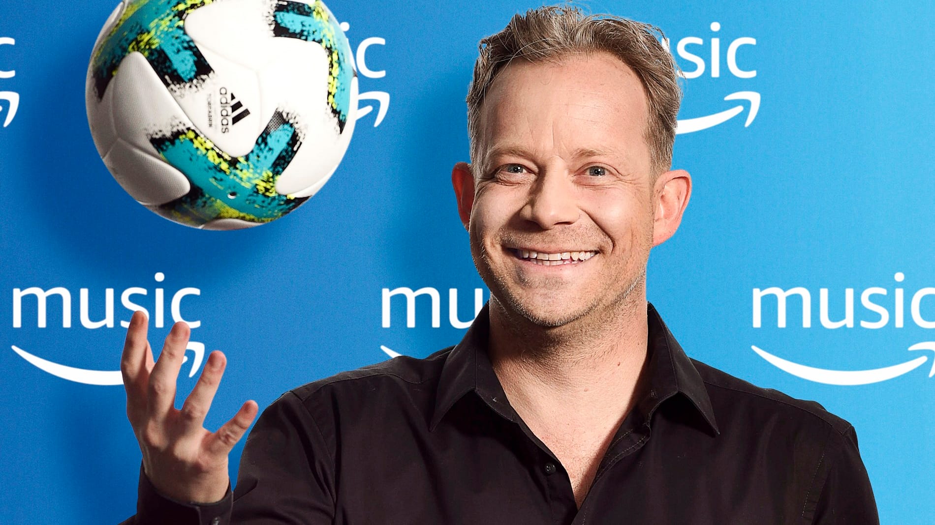 Marco Röhling und sein Team moderieren bei Amazon die Fußball-Spiele