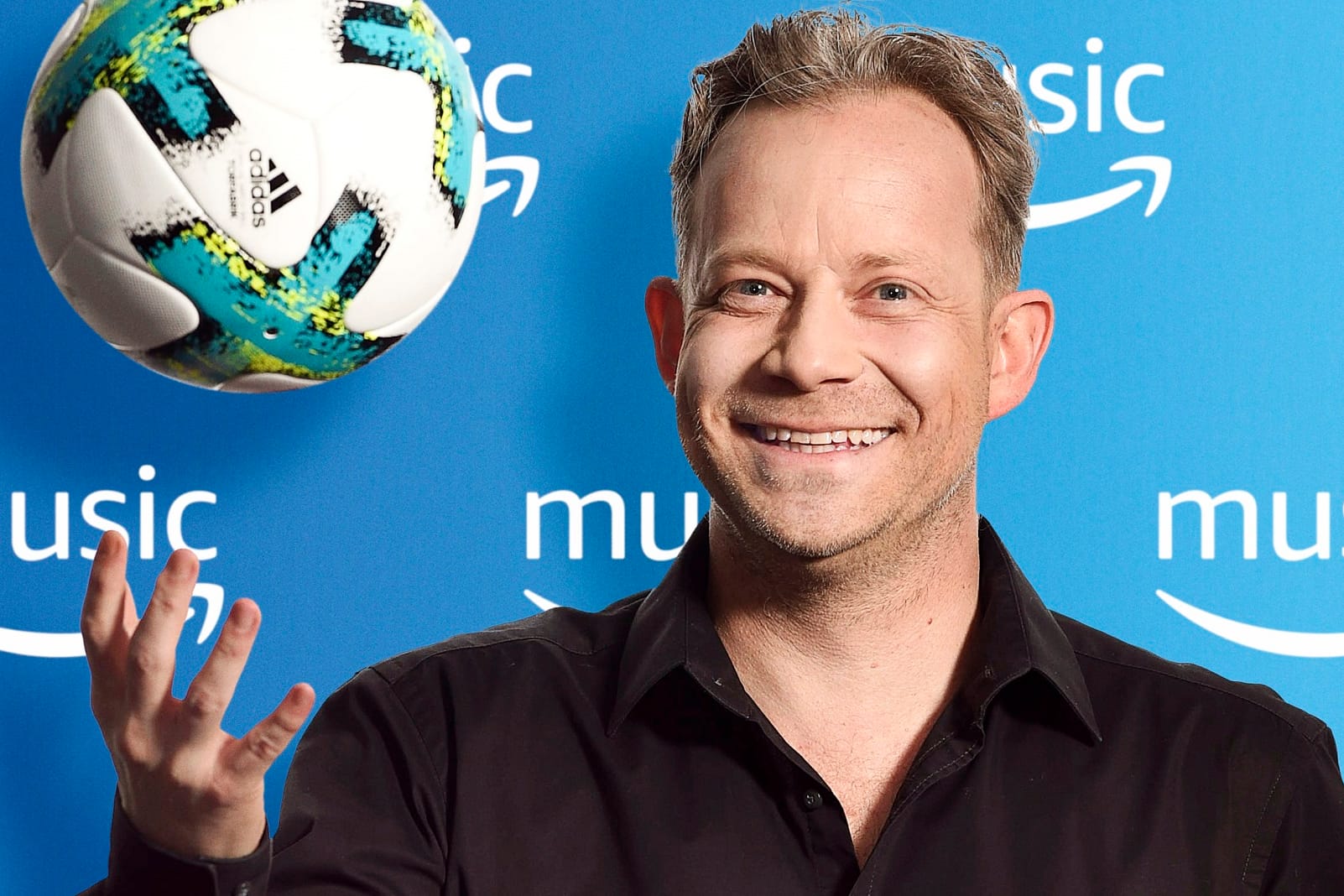 Marco Röhling und sein Team moderieren bei Amazon die Fußball-Spiele