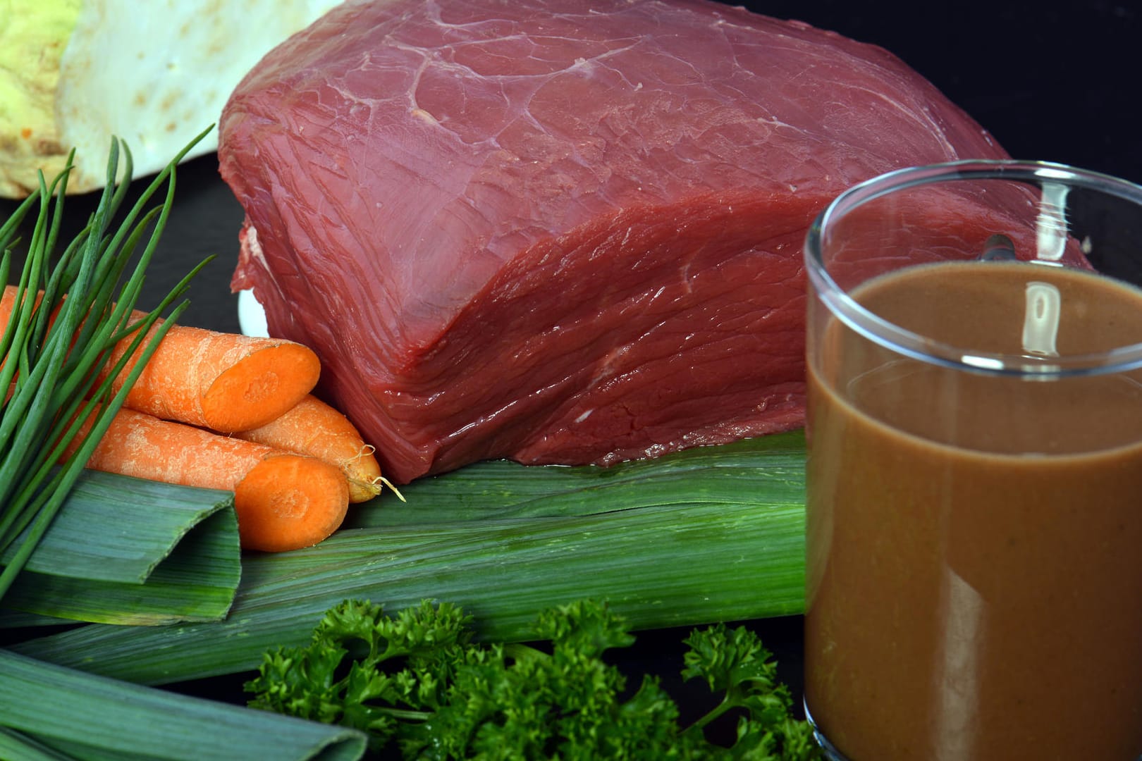 Ein Fleischer aus Temmels (Rheinland-Pfalz) hat drei Sorten Fleisch-Drinks entwickelt.