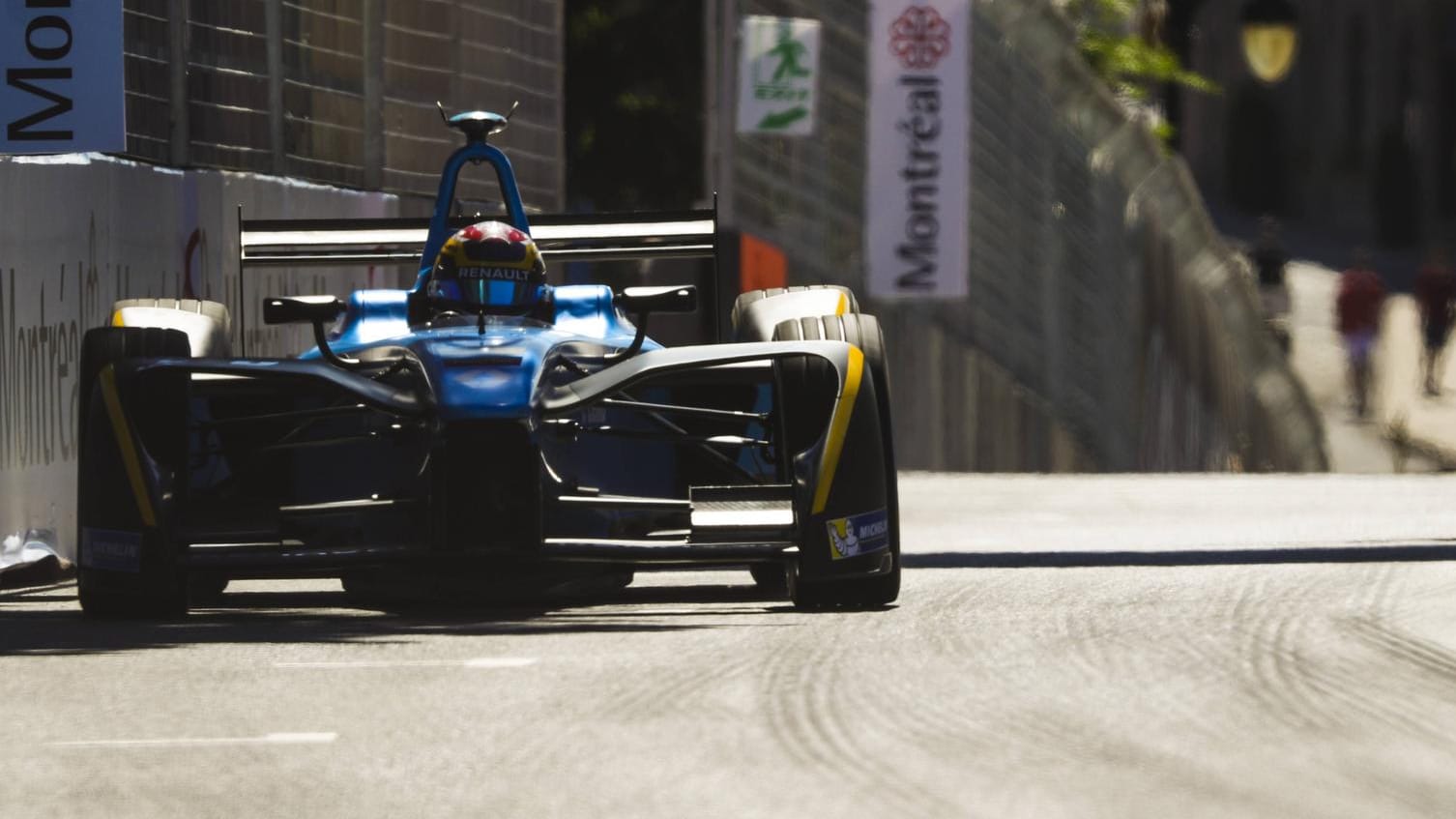 Sebastien Buemi testet in seinem Renault auf dem Kurs in Montreal.