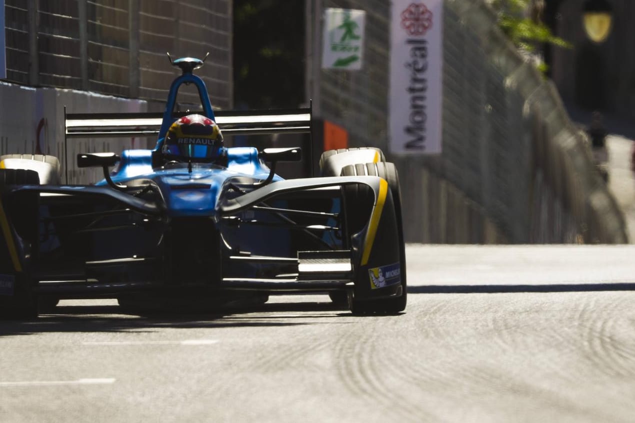 Sebastien Buemi testet in seinem Renault auf dem Kurs in Montreal.