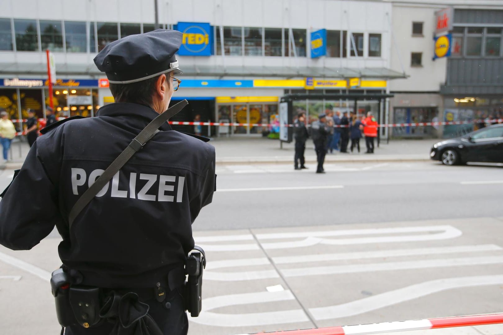 Nach der Messerattacke in Hamburg wurde der Tatort weiträumig abgesperrt.