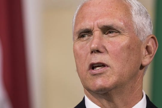 US-Vizepräsident Mike Pence spricht während einer Pressekonferenz.