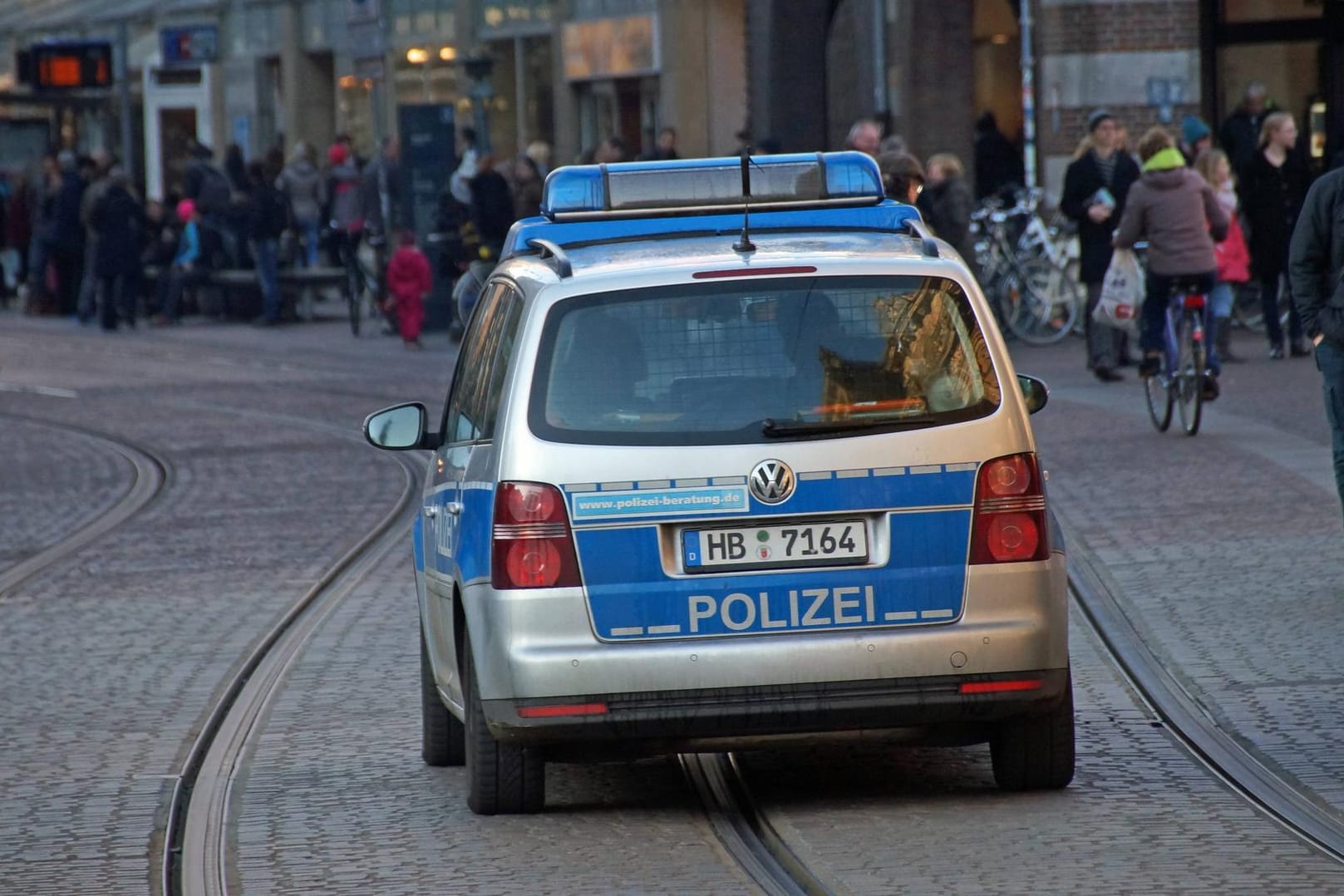 Da die Polizei erst verspätet von der Tat erfahren hatte, konnten die Spuren vor Ort nicht rechtmäßig gesichert werden.