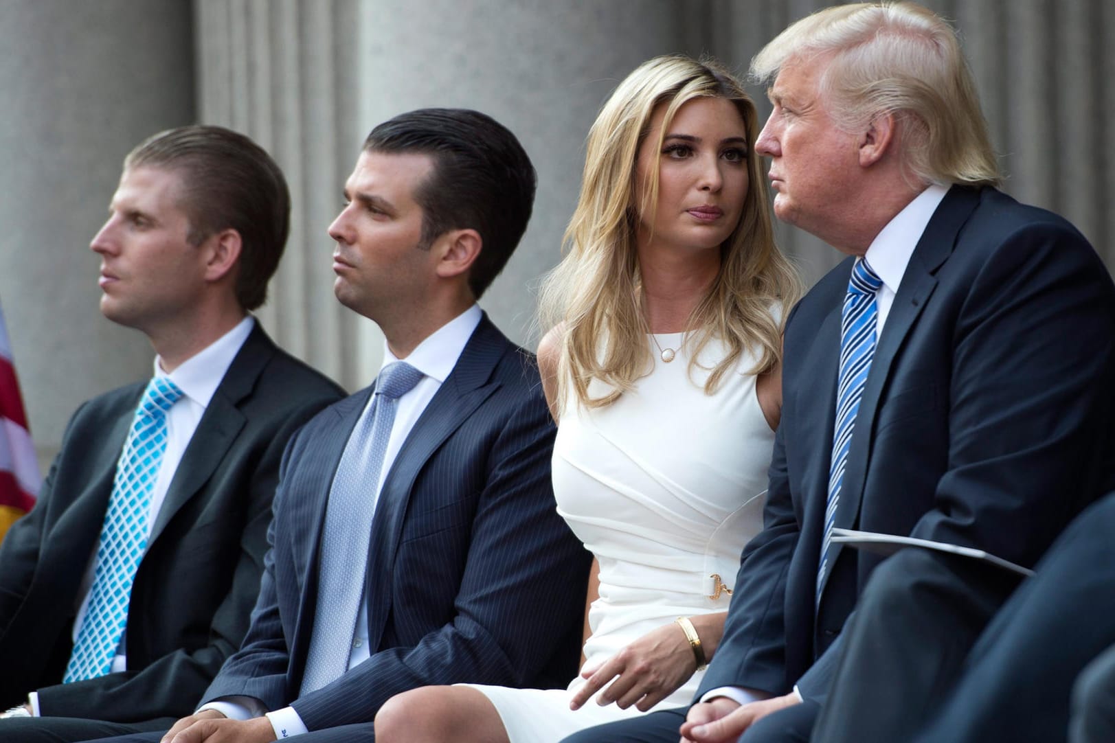 Donald Trump Jr. (2.v.l.) dementierte, dass er sich aus Wahlkampfgründen mit der russischen Anwältin getroffen habe – das Dementi war falsch und stammte mutmaßlich aus der Feder seines Vaters.