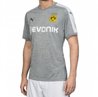 Borussia Dortmund musste für sein Ausweichtrikot im grauen Schlabberlook eine Menge einstecken.