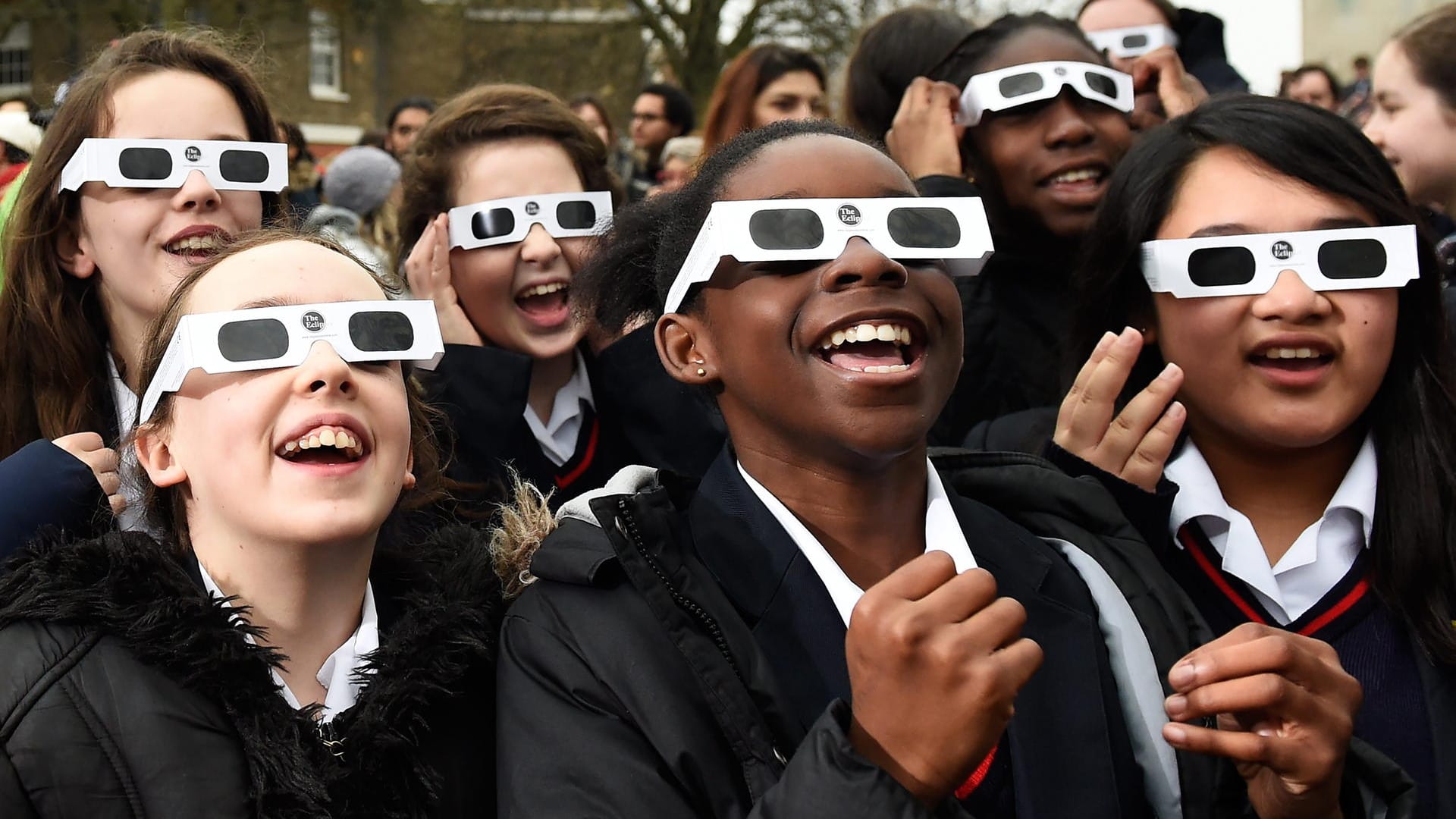 Viele Schulen werden am 21. August geschlossen bleiben oder die Kinder und Lehrer schauen sich die Sonnenfinsternis gemeinsam an.