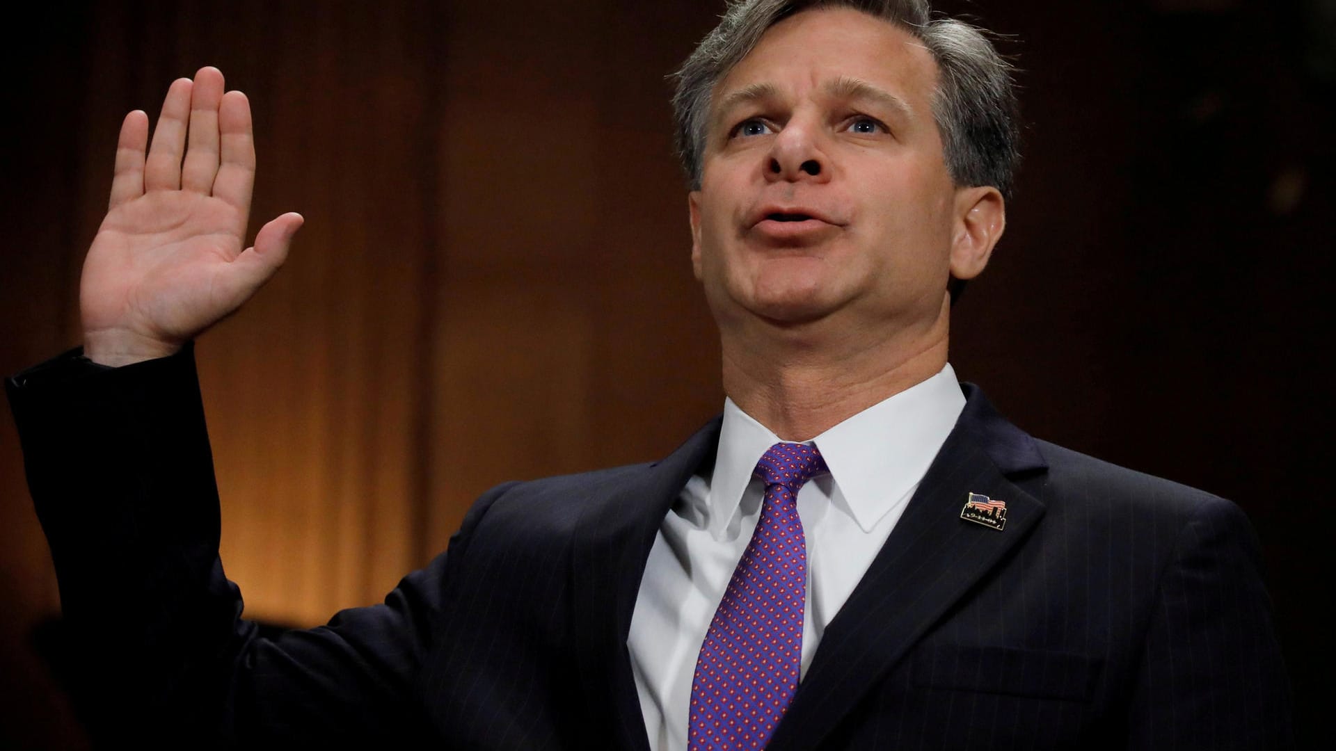 Christopher Wray erhielt die Stimme von 92 Senatoren in Washington, nur fünf waren gegen seine Nominierung. Christopher Wray erhielt die Stimme von 92 Senatoren in Washington, nur fünf waren gegen seine Nominierung.