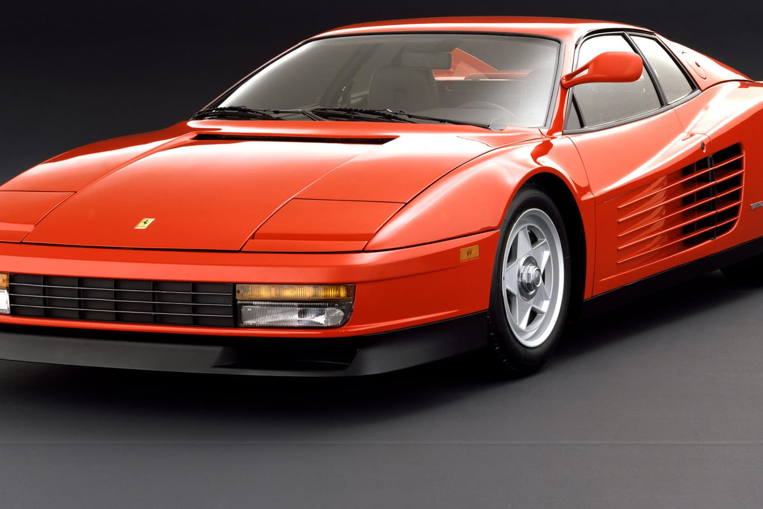 Das Design des Ferrari Testarossa brachte viele Tuner auf die Idee, andere Autos ähnlich erscheinen zulassen.