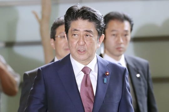 Der japanische Premierminister Shinzo Abe hat sein Kabinett umgebildet.