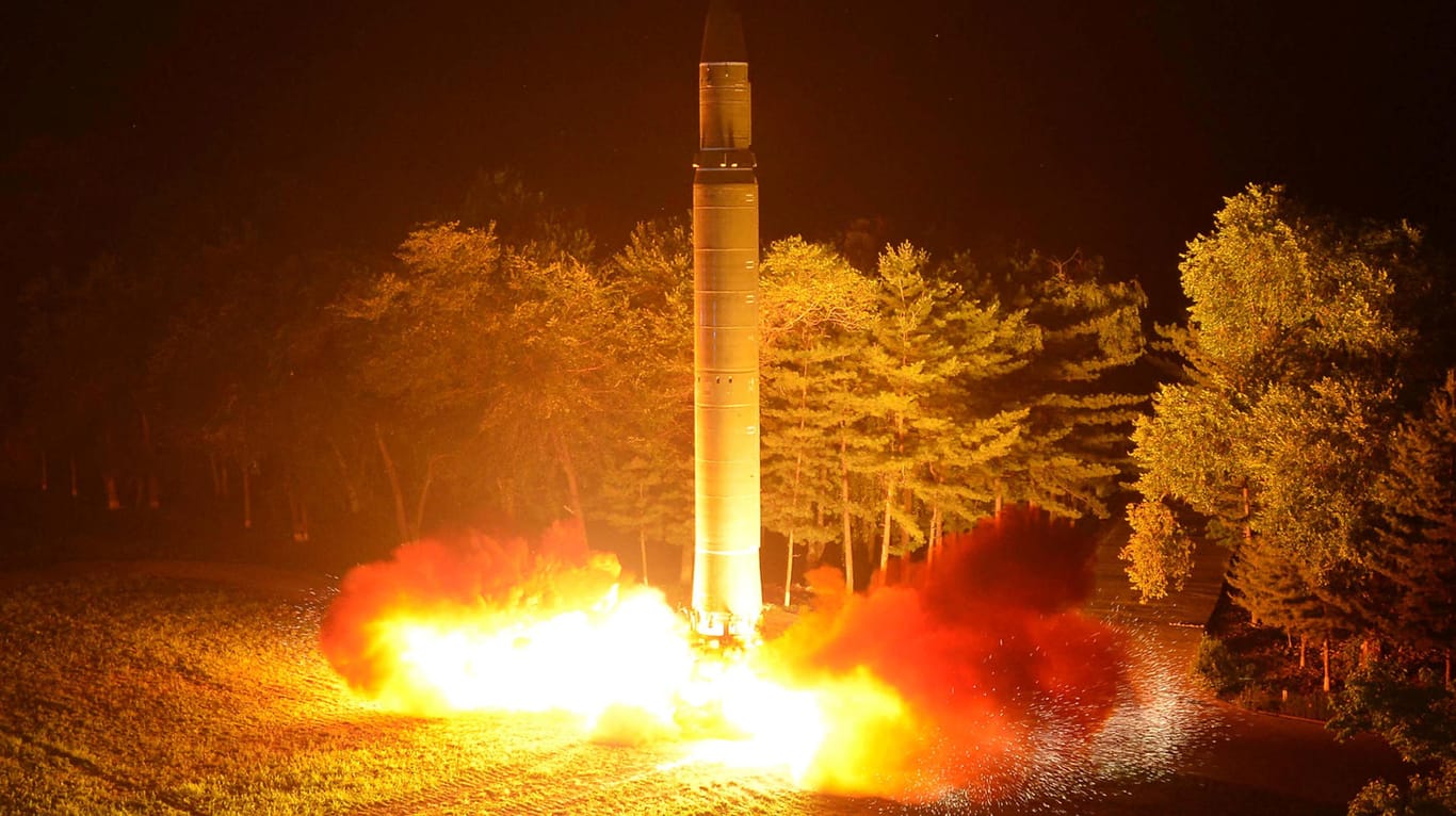 Nordkoreanischer Test einer ballistischen Interkontinental-Rakete vom Typ Hwasong-14.