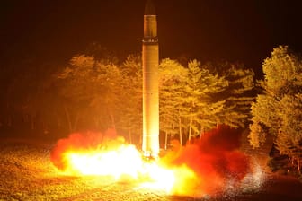 Nordkoreanischer Test einer ballistischen Interkontinental-Rakete vom Typ Hwasong-14.