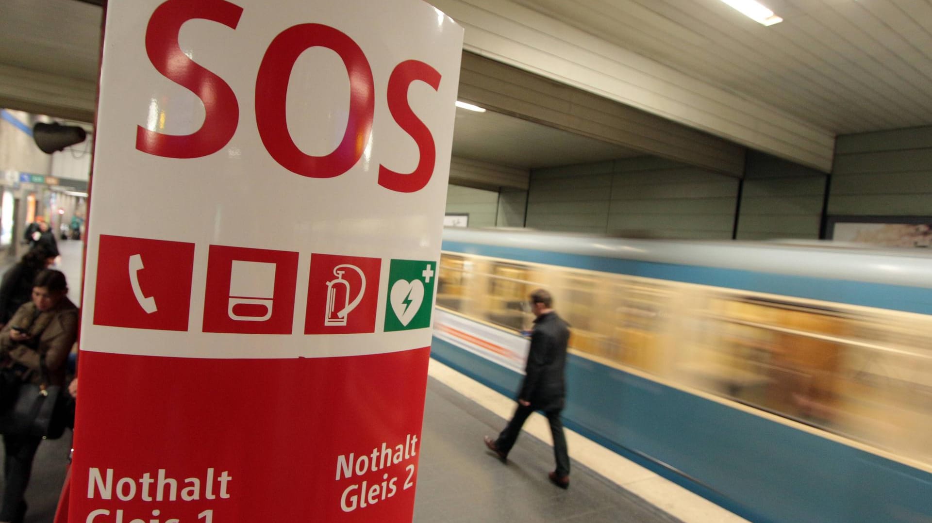 Notruf aus Münchner U-Bahn.
