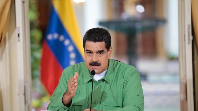 Der venezolanische Präsident Nicolás Maduro hält eine Rede im Präsidentenpalast Miraflores in Caracas. Der venezolanische Präsident Nicolás Maduro hält eine Rede im Präsidentenpalast Miraflores in Caracas.