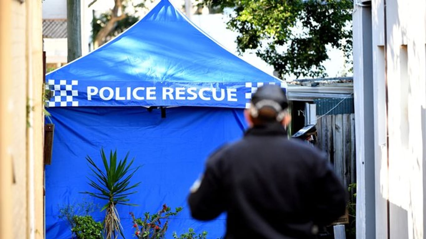 Ermittler durchsuchen ein Anwesen in Sydney aufgrund eines Terrorismus-Verdachts.