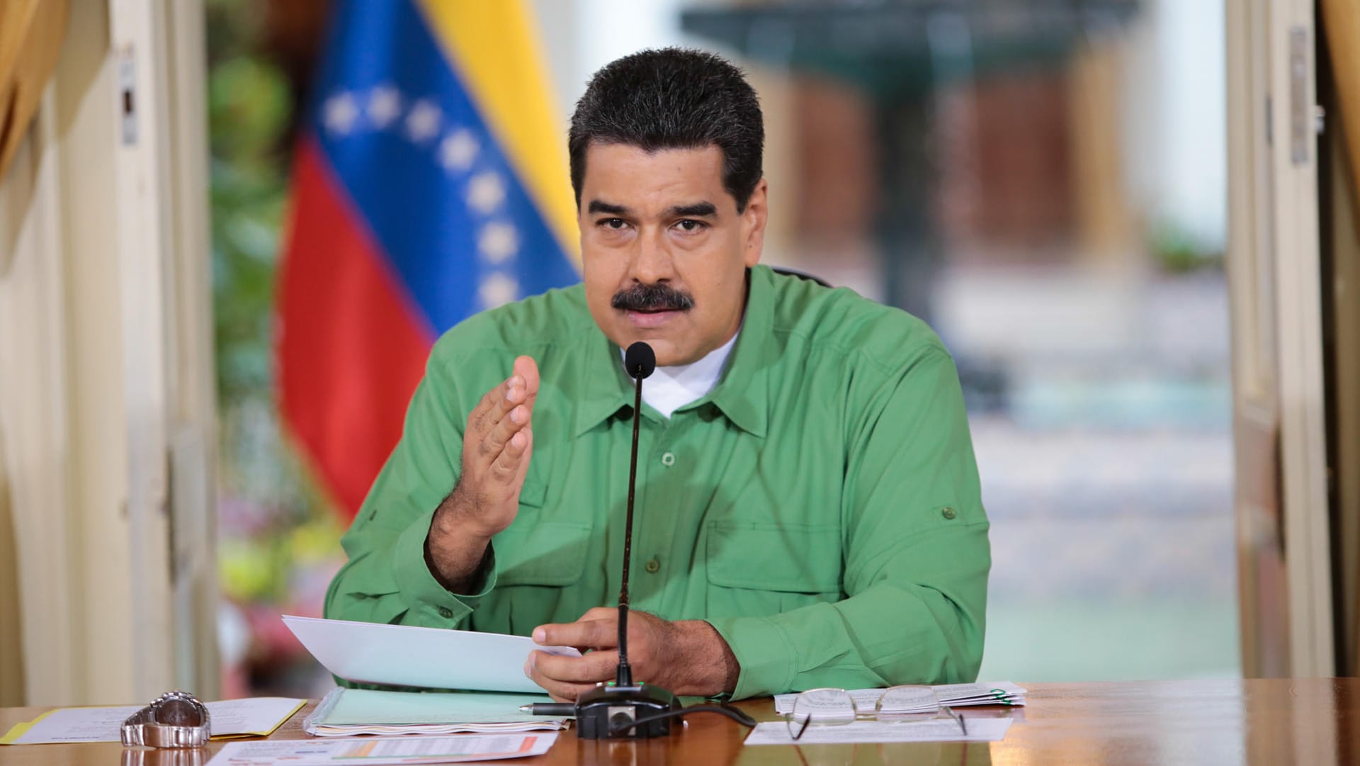 Der venezolanische Präsident Nicolas Maduro gab am 02/08/2017 bekannt, dass mehr als 8 Millionen Venezolaner an der Wahl für die konstituierende Versammlung teilgenommen haben, die praktisch unbegrenzte Befugnisse erhalten wird. Der venezolanische Präsident Nicolas Maduro gab am 02/08/2017 bekannt, dass mehr als 8 Millionen Venezolaner an der Wahl für die konstituierende Versammlung teilgenommen haben, die praktisch unbegrenzte Befugnisse erhalten wird.