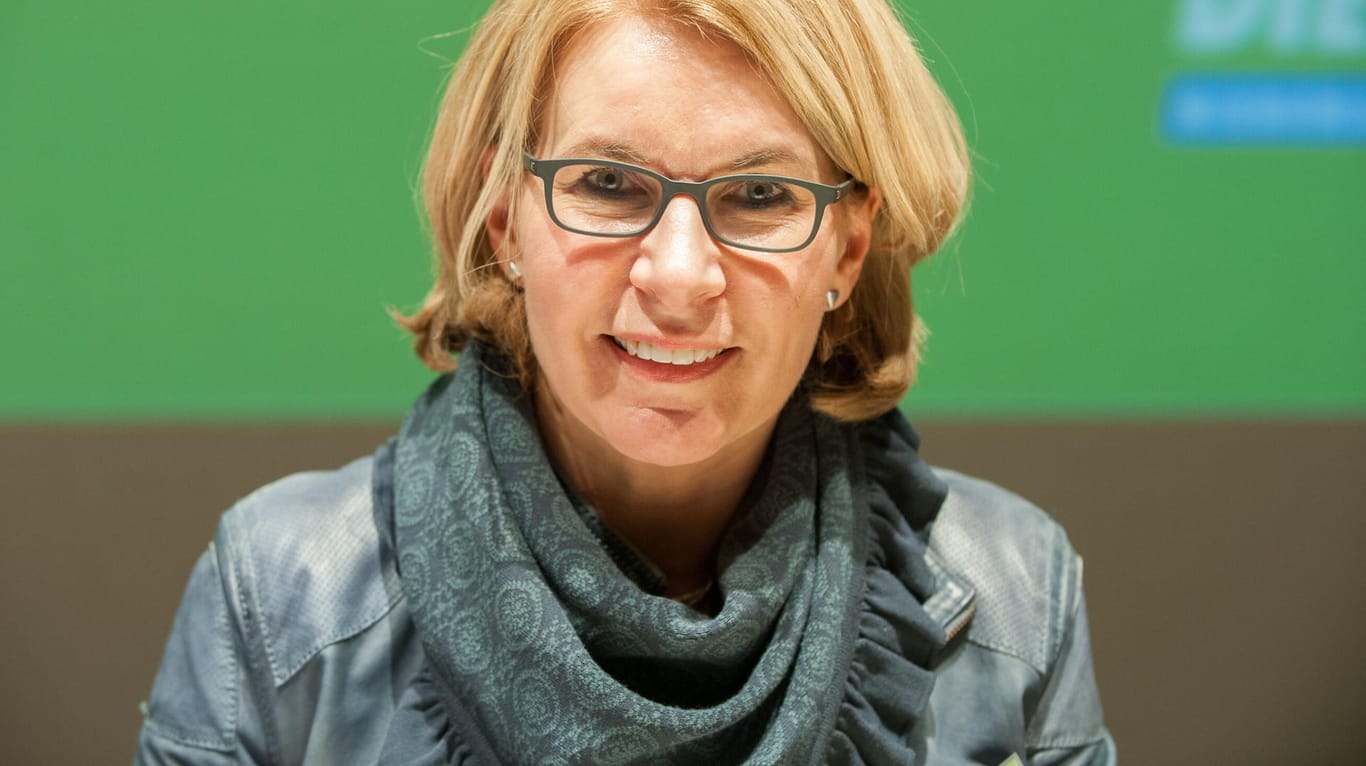 Die Grünen-Abgeordnete Elke Twesten hat erklärt, dass sie ihre Partei verlassen und zur CDU wechseln will.