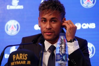 Neymar bei seiner Vorstellung.