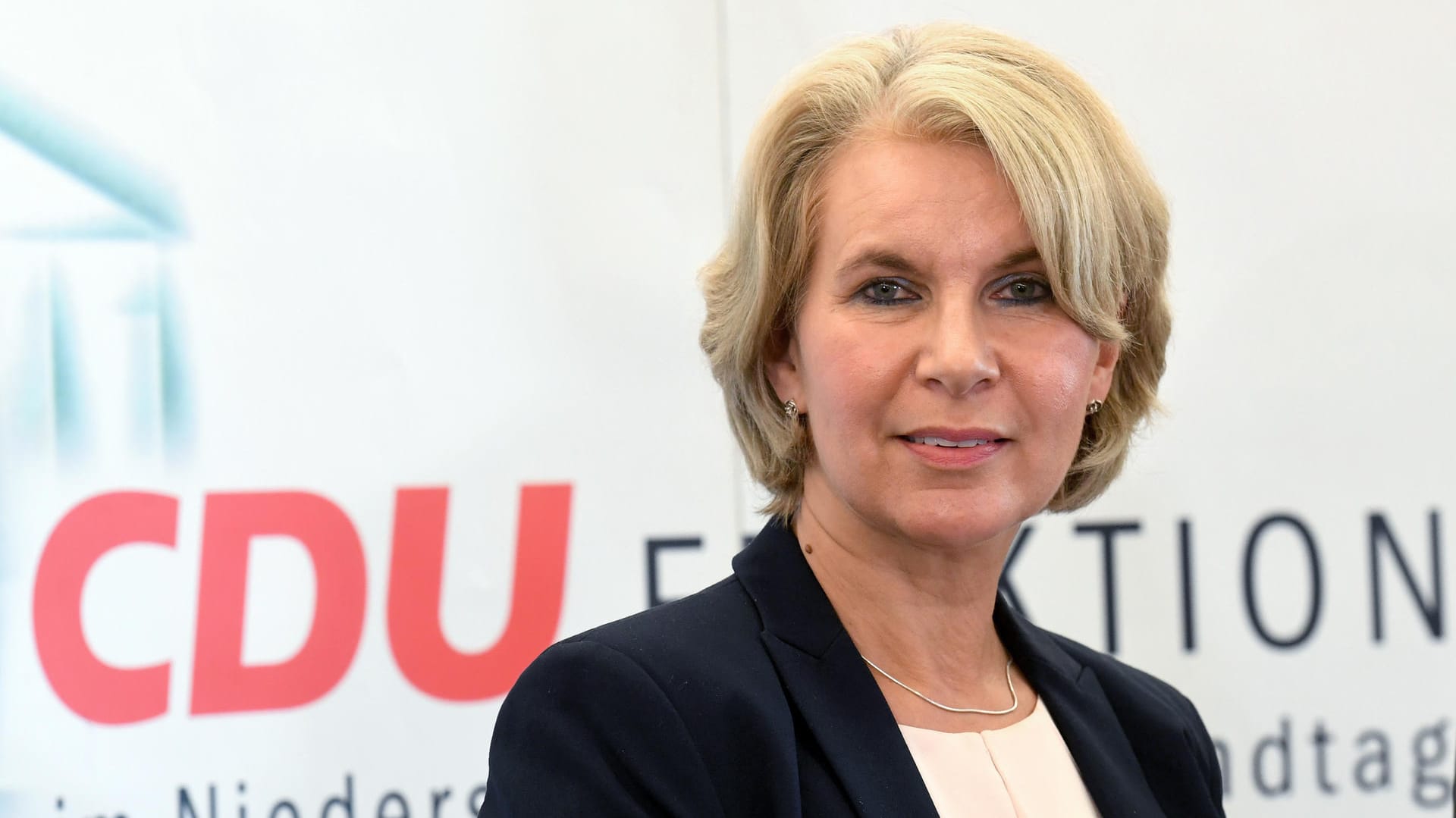 Die Ex-Grünen-Politikerin Elke Twesten am Freitag bei einer Pressekonferenz im Landtag in Hannover.