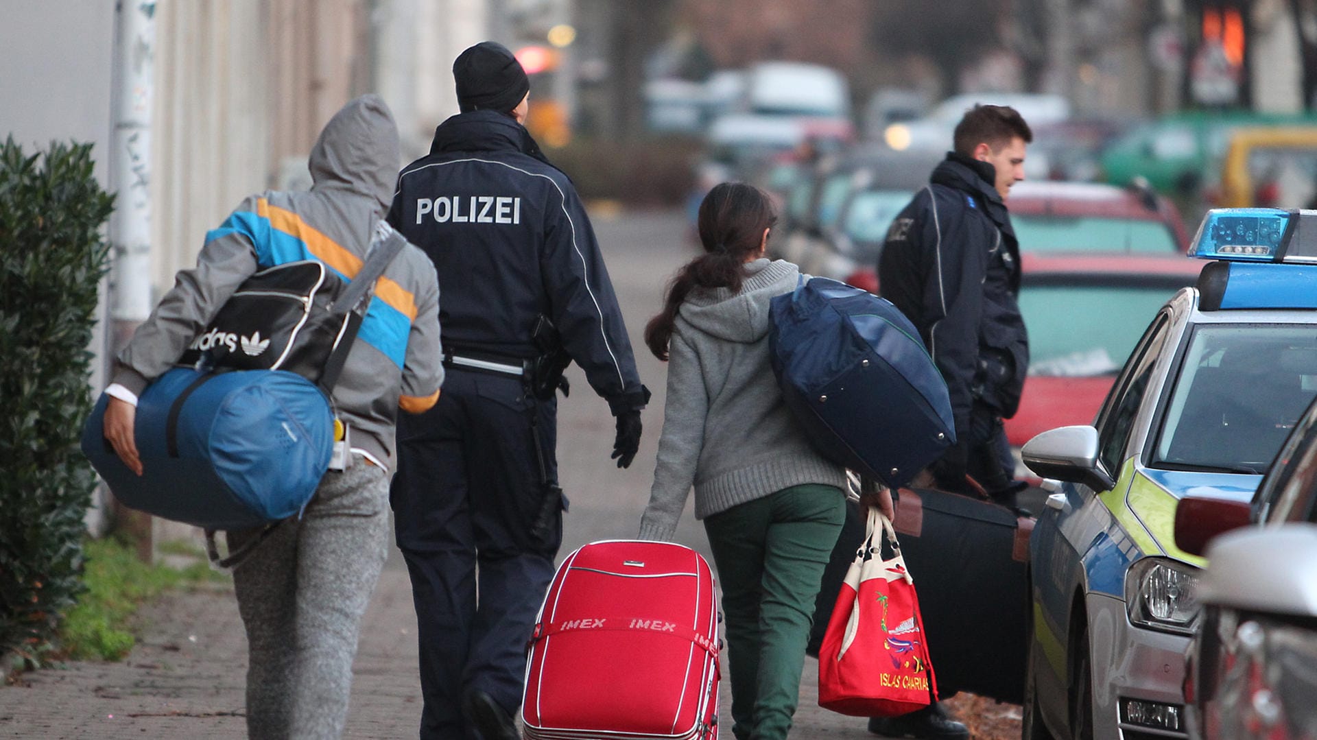 Immer mehr abgelehnte Asylbewerber werden von den nordafrikanischen Ländern wieder aufgenommen. Immer mehr abgelehnte Asylbewerber werden von den nordafrikanischen Ländern wieder aufgenommen.