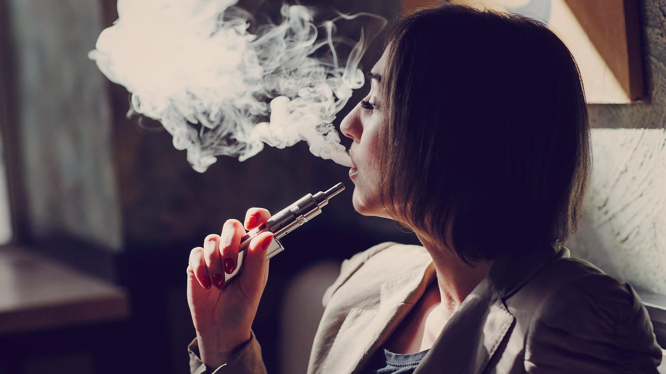 E-Zigaretten bergen ebenfalls gesundheitliche Risiken.